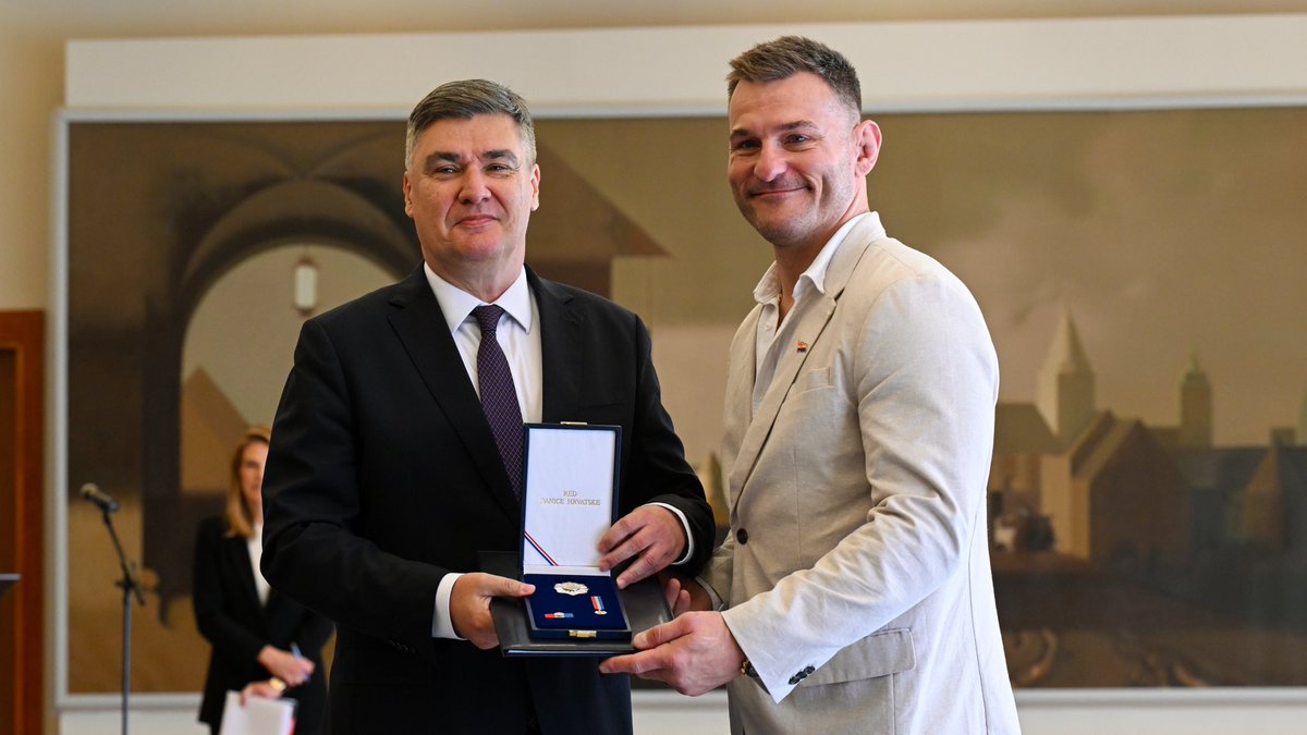 Ured predsjednika RH (@ured_prh) on Twitter photo Predsjednik Milanović odlikovao je danas hrvatsko-američkog borca mješovitih borilačkih sportova Stipu Miočića Redom Danice hrvatske s likom Franje Bučara za uspješnu promociju ugleda i interesa Hrvatske u SAD-u tijekom višegodišnje iznimne sportske karijere. <a href="/stipemiocic/">Stipe Miocic</a> Predsjednik Milanović odlikovao je danas hrvatsko-američkog borca mješovitih borilačkih sportova Stipu Miočića Redom Danice hrvatske s likom Franje Bučara za uspješnu promociju ugleda i interesa Hrvatske u SAD-u tijekom višegodišnje iznimne sportske karijere. <a href="/stipemiocic/">Stipe Miocic</a>