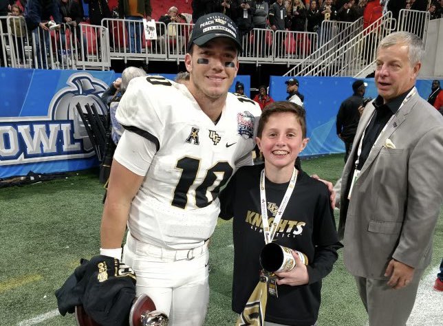 ⚔️Sidelines - UCF⚔️ (@ssn_ucf) on Twitter photo 85 <a href="/carsonhinshaw3/">Carson Hinshaw</a> days until the UCF Opener:
- 5’10” 170lb walk-on Redshirt Freshman WR
- From local <a href="/LMRamsFootball/">Lake Mary Football</a>
- Nephew of former UCF QB great Darin Hinshaw & son of WR great Tyson Hinshaw
- Raised a UCF fan!
- Had 60 catches for 961 yards & 19 TDs as HS SR 😮 85 <a href="/carsonhinshaw3/">Carson Hinshaw</a> days until the UCF Opener:
- 5’10” 170lb walk-on Redshirt Freshman WR
- From local <a href="/LMRamsFootball/">Lake Mary Football</a>
- Nephew of former UCF QB great Darin Hinshaw & son of WR great Tyson Hinshaw
- Raised a UCF fan!
- Had 60 catches for 961 yards & 19 TDs as HS SR 😮