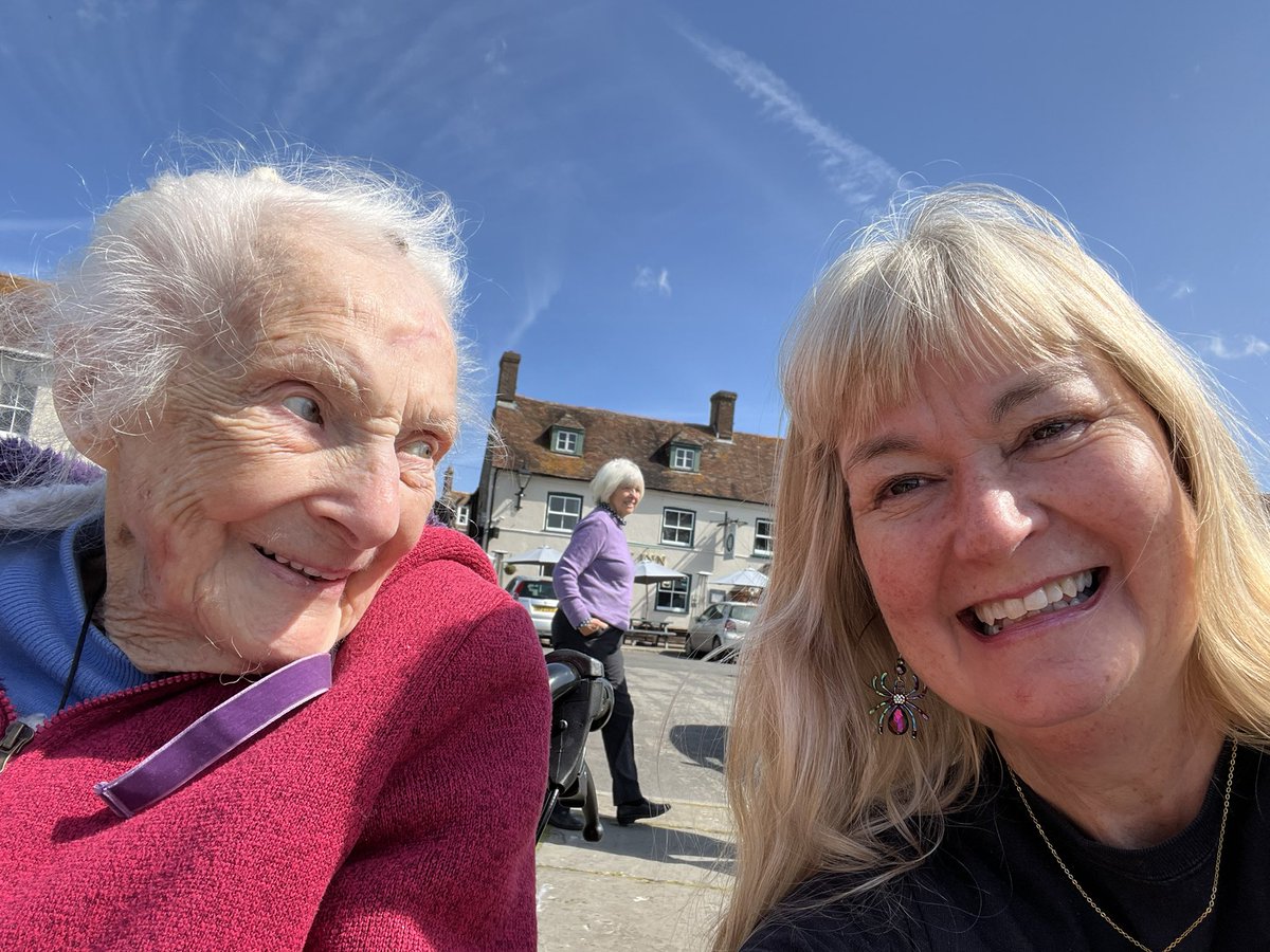 Annie Gilbert tweet media