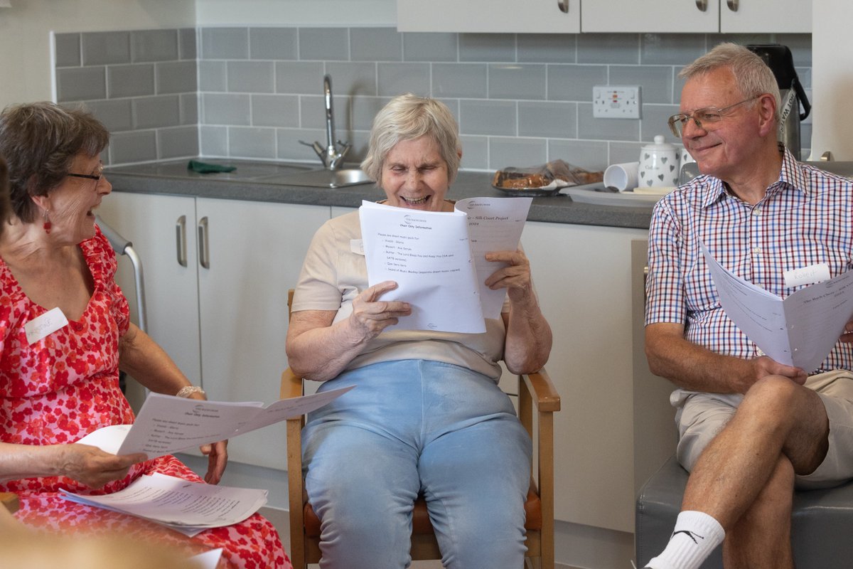 Monday is our first Vocalise! group singalong at <a href="/Southwarkcathed/">Southwark Cathedral</a>. In these informal, relaxed sessions, we’re connecting those living with dementia with a wide range of music. If you know someone who would enjoy this, let them know. Sign up for free - thebachchoir.org.uk/concerts/vocal…