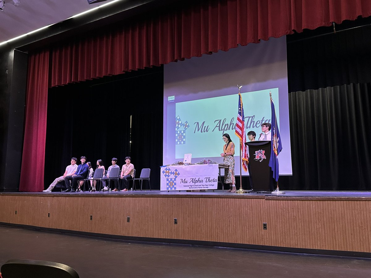 Congratulations to the newest &amp; first members of Mu Alpha Theta 🧮🥳 So proud of you all for your hard work &amp; dedication to math!! #MineolaProud