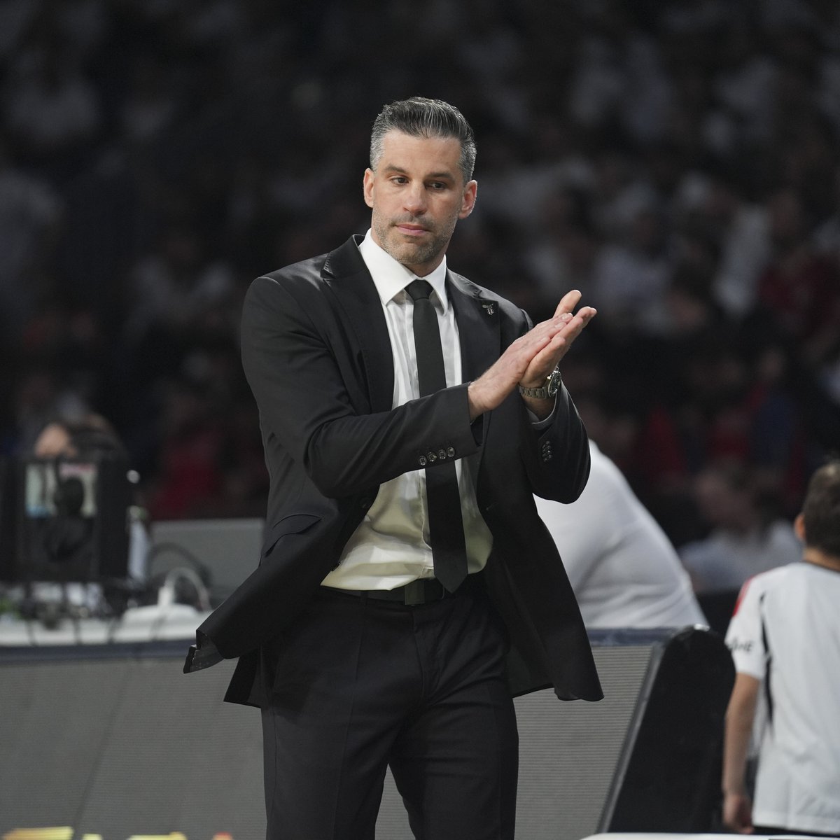 Serdal Adalı, Dusan Alimpijevic'in sözleşmesinin 2 yıllığına uzatıldığını açıkladı.