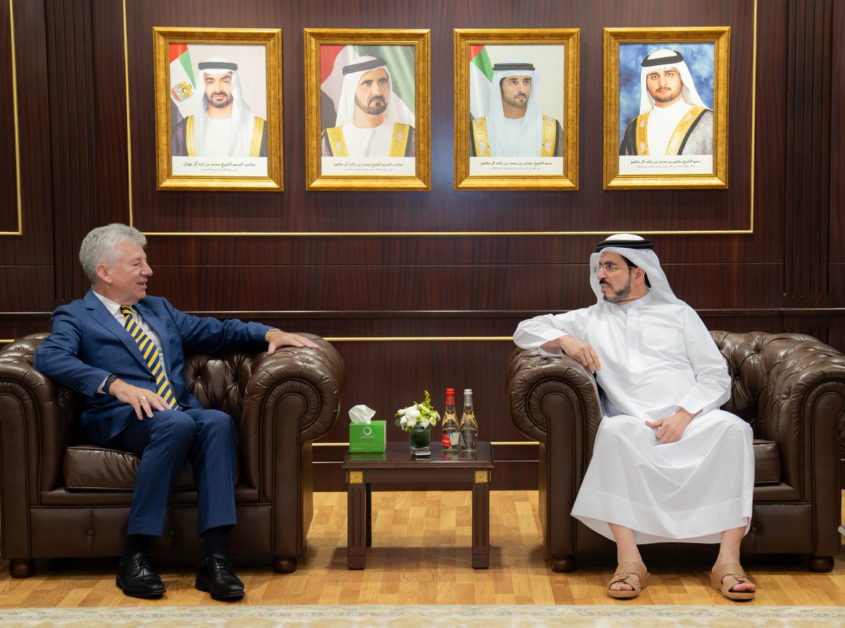 سعيد محمد الطاير، العضو المنتدب الرئيس التنفيذي لهيئة كهرباء ومياه دبي: يمثل التعاون بين مطارات دبي وشركة الاتحاد لخدمات الطاقة نموذجاً رائداً في ترسيخ كفاءة استهلاك الطاقة والحد من الانبعاثات، وتحقيق أهداف استراتيجية دبي للطاقة النظيفة. ومن خلال مبادرات رائدة مثل مشروع إعادة