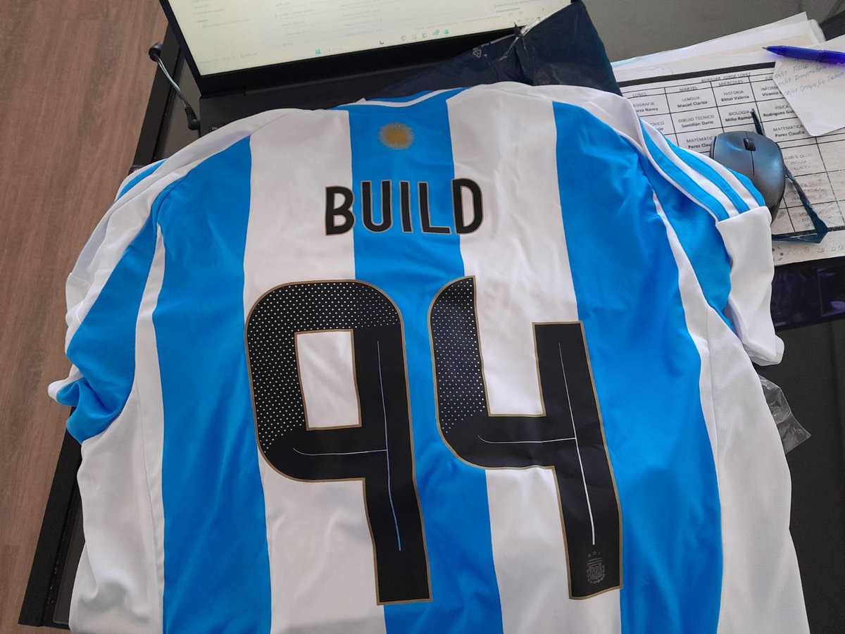 CarolRuizDiaz5's tweet photo. A small part of Argentina came to you, I hope you liked it (and that one day I can see you with it 🥹🇦🇷💙🫂) Happy birthday my phoenix!!! 

HBD BUILD NEXT LEVEL DAY 

#Chapter31WithBuild https://t.co/8s0MeFU22N