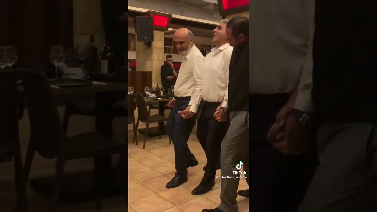 من بعد فترة غياب كبيرة
و بعد عدة محاولات قدرت رجع حسابي بفضل بعد الأصدقاء هون
صار كتيير متغيرات بهالفترة
منشكر الله صار عنا رئيس
و حكومة
ووزير خارجية أهبل و متحرش
بس القوات بعدن هبل بيحتفلوا بس يخسروا بالانتخابات!!
و سمير بعدو بيرقص وبعدو ما عندو ولاد
#رجعتلكن يا كلاب القوات