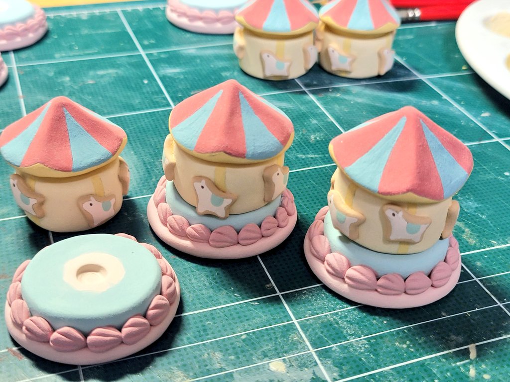 🎠달콤한 놀이동산🎡
뽀스래기 말 칠해쥼
얼른 구워서 빙글빙글 돌리고 싶우😆😆👍