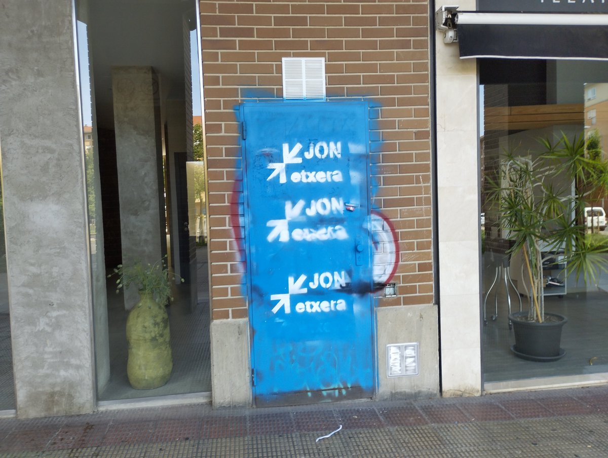 RtxSortu's tweet image. Jaiak datozela eta, zaharrak berritu eta berriak egin. #AgitProp #Arrotxapea #JonEtxera