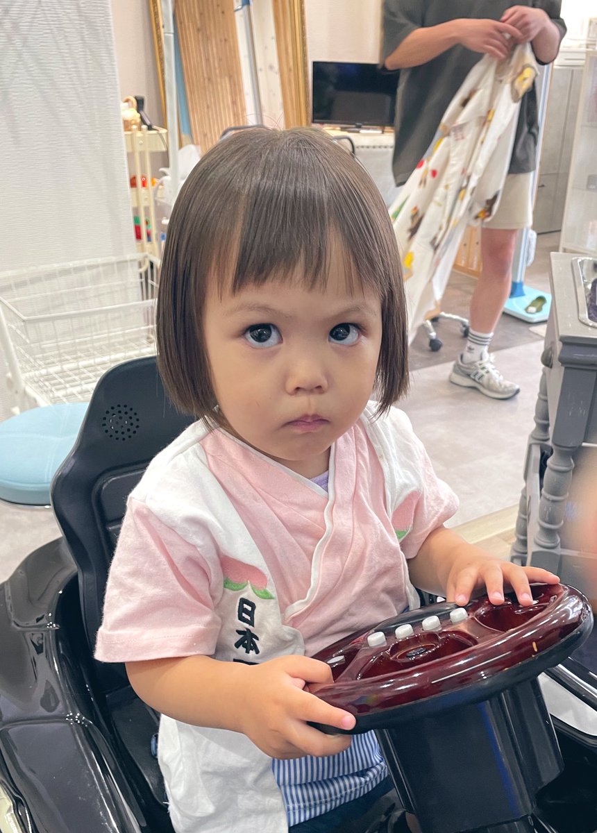 HonestTami's tweet photo. 2歳娘、初ヘアカット✂️＋初映画🎥
できることがどんどん増えて感動🥹 https://t.co/iaJaKRvJBA