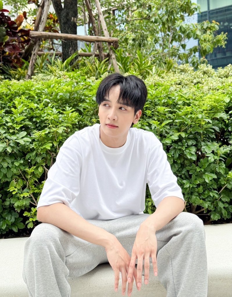 maprao22's tweet photo. พีคกับยูนิโคล่คือภาพที่ลงตัวที่สุดเลยค่ะ ขอบคุณ UniqloThailand ที่พาเรามีโมเมนต์หลงเขาซ้ำ ๆ แบบนี้นะคะ

UNIQLO WITH PEAK
#KTPxUniqloLooks
#KONGTHAPPEAK
#กองทัพพีค
#UNIQLOLifewear https://t.co/PQRcLU0yMh