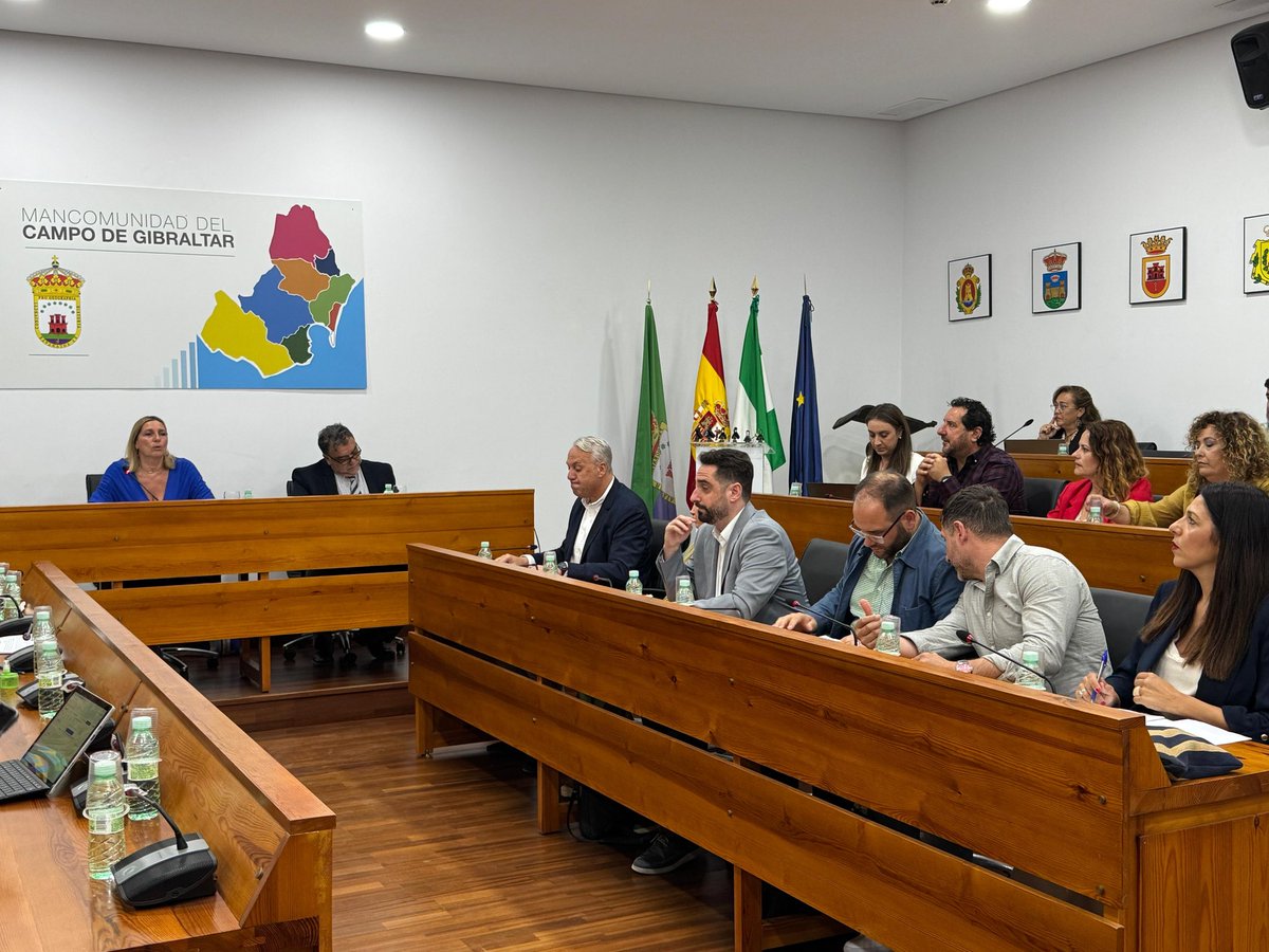PSOE de Cádiz (@psoecadiz) on Twitter photo 🌹 Desde el PSOE de Cádiz, <a href="/JCRuizBoix/">J. C. Ruiz Boix</a> denuncia la subida del 230 por ciento en el precio del agua en el Campo de Gibraltar para satisfacer el afán recaudatorio de Moreno Bonilla.
📍Más información, en nuestra página web:
👉🏻 psoedecadiz.es/el-psoe-denunc… 🌹 Desde el PSOE de Cádiz, <a href="/JCRuizBoix/">J. C. Ruiz Boix</a> denuncia la subida del 230 por ciento en el precio del agua en el Campo de Gibraltar para satisfacer el afán recaudatorio de Moreno Bonilla.
📍Más información, en nuestra página web:
👉🏻 psoedecadiz.es/el-psoe-denunc…