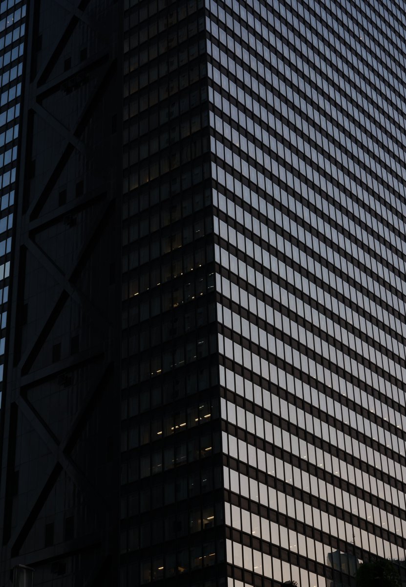 所用のため北村写真機（新宿）へ。
ついでにセンサーのクリーニングを依頼。
空いている時間でビルを撮影。

皆さんはセンサーのお手入れ、どのくらいの頻度でされていますか？
私は今回が初めてです😅(6年生のカメラ)
今度は定期的にお手入れします