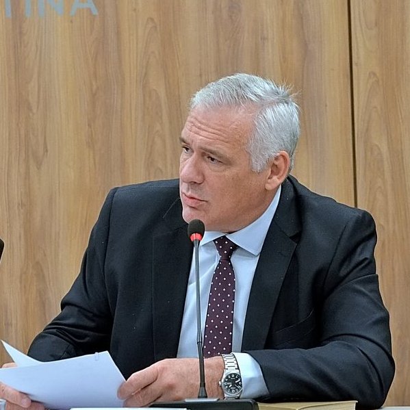 Ya sabemos que este año no se puede volver a tratar @fichalimpia modificando el Código Electoral y la Ley Orgánica de Partidos Políticos.

Este diputado, inteligente y astuto, le encontró la vuelta para que nuestro sueño continúe.

Merece una oportunidad y nuestro apoyo ciudadano