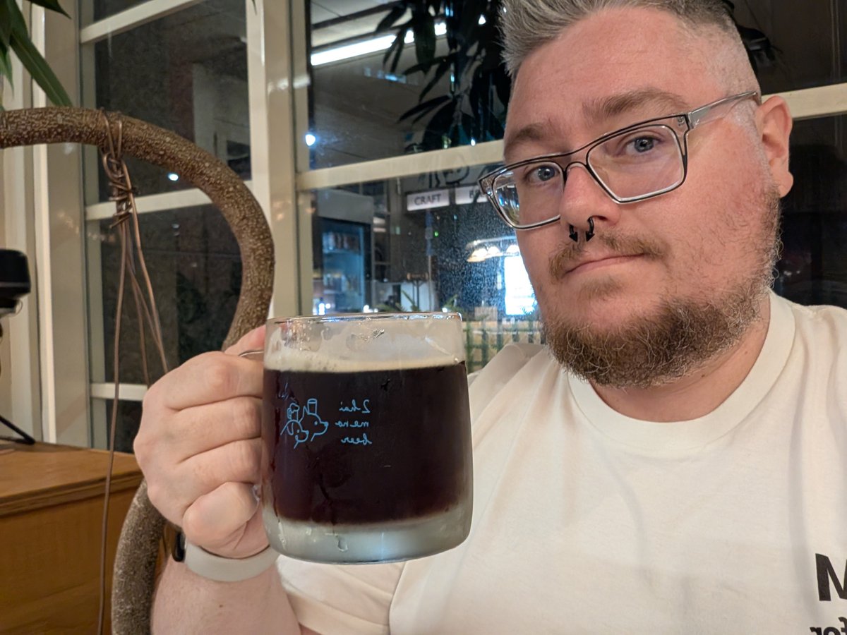 ビールを飲むとなぜか老けて見える。