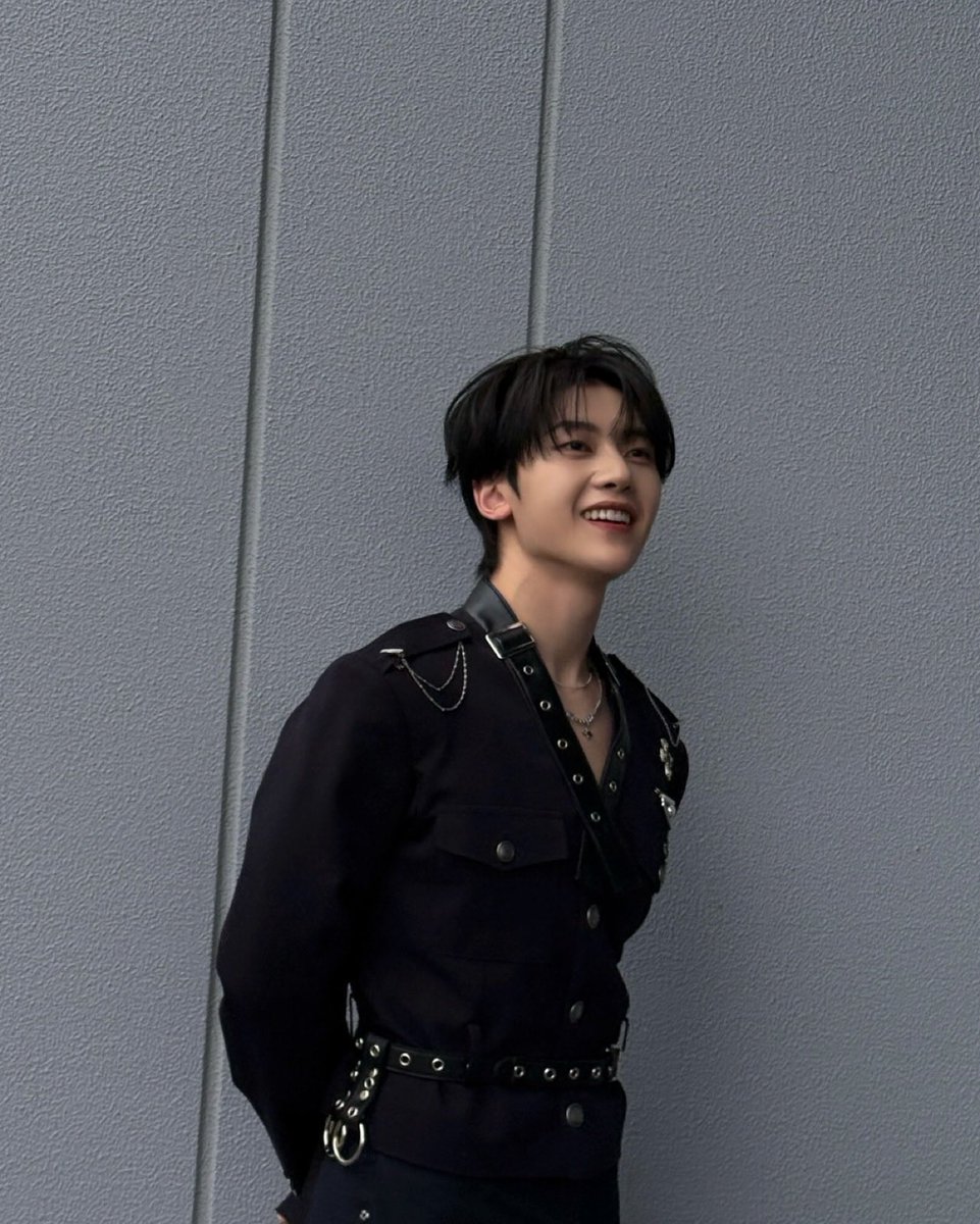 Jiwooog's tweet image. Ikutan trendnya ya.