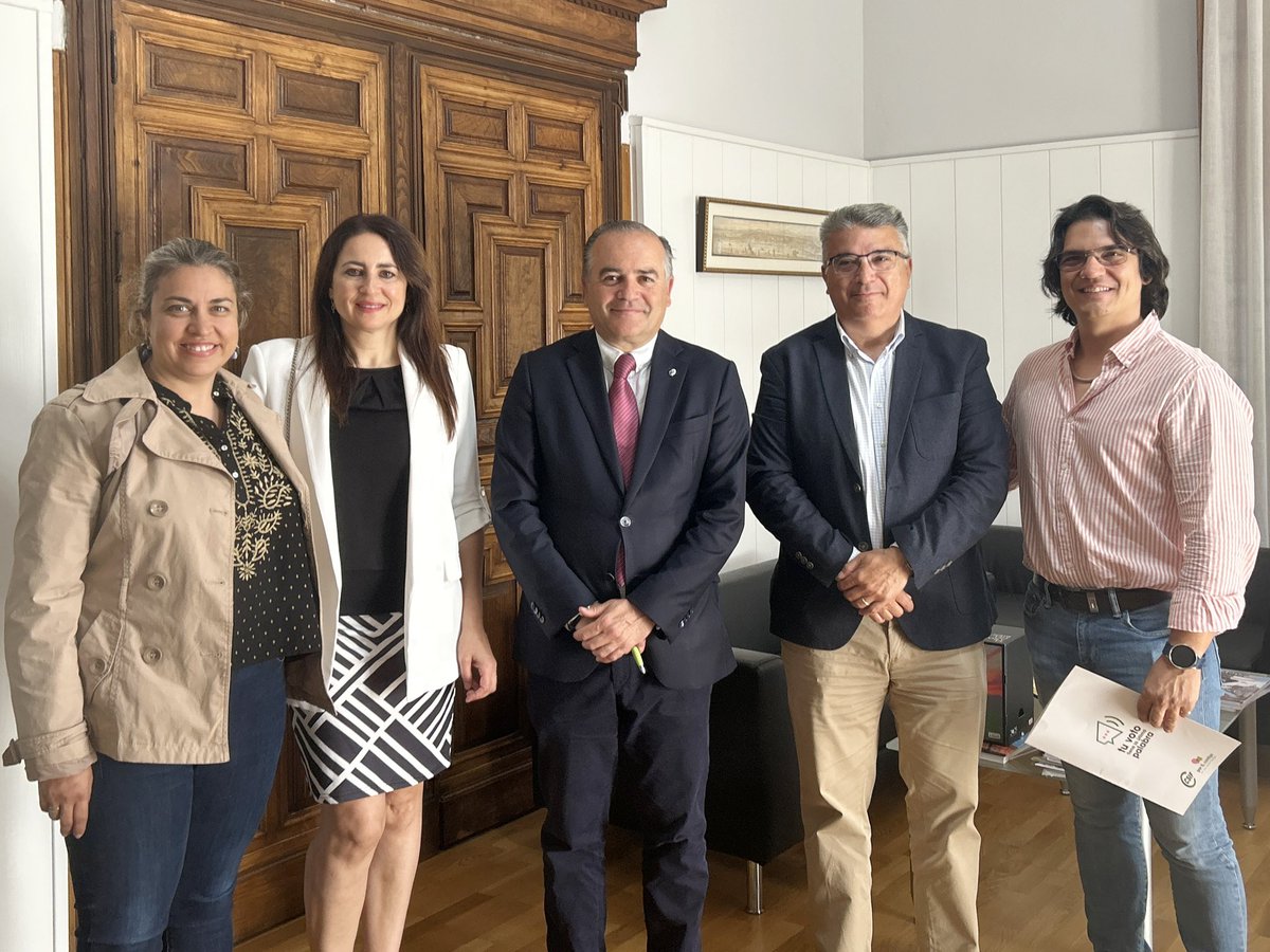 El alcalde, José Julián Gregorio, ha mantenido una reunión con el nuevo presidente de la Central Sindical Independiente y de Funcionarios (CSIF UP) en Toledo, Raúl Turín, quien releva en el cargo a Enrique de la Rosa.