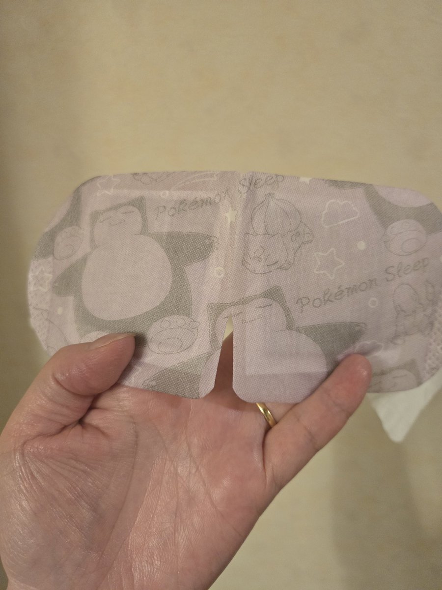 出張でホテル滞在すると、私は眠りにセンシティブなためあまり眠れない😭
今回はまさかの自宅で愛用の枕持参🤣
そして、こちらのポケモンコラボのホットアイマスクをお供に良い眠りにつけますように…🙏
#蒸気でアイマスク
#センシティブスリーパー 
#Pokemon 
#Japan