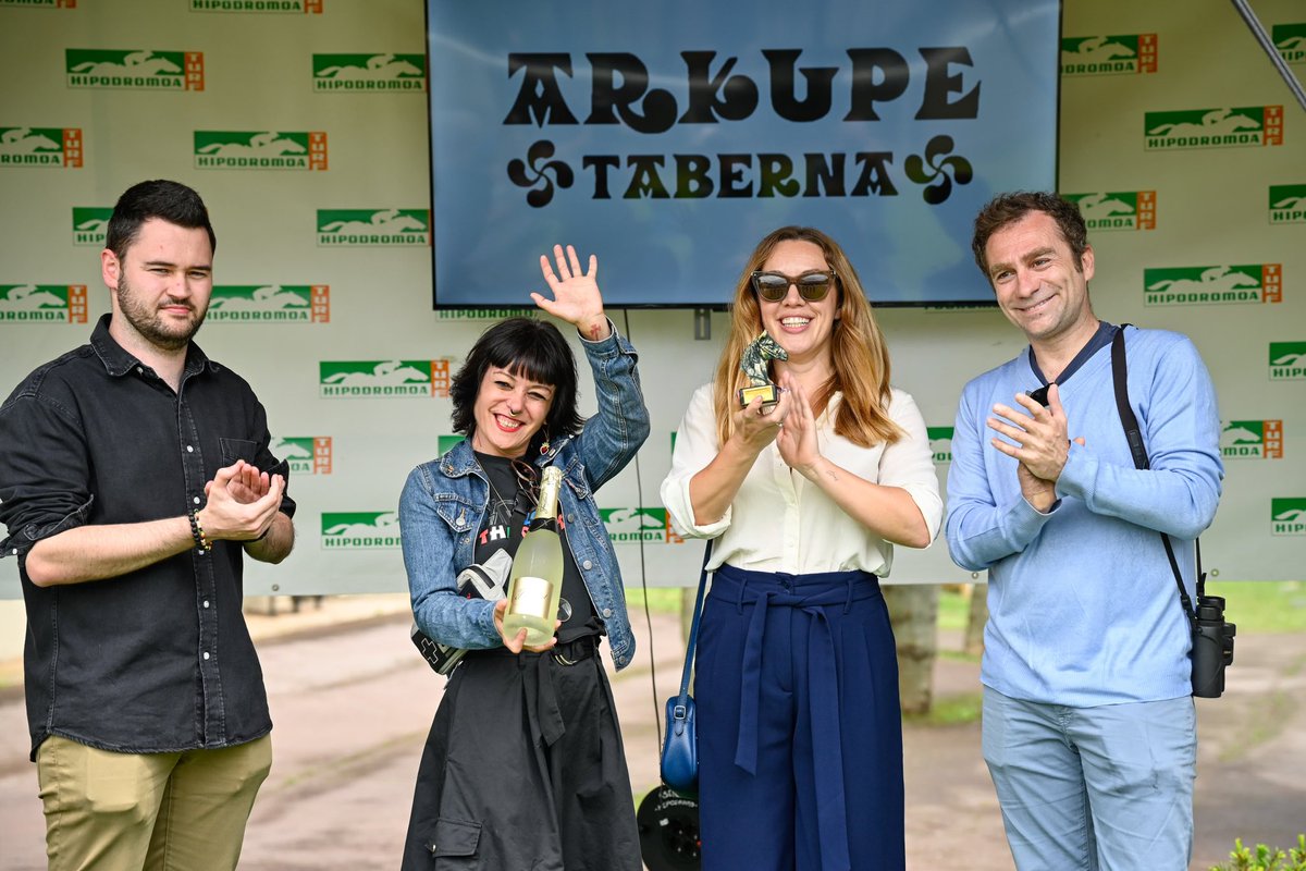 🏇 3. Lasterketa - 1. Jardunaldia (Uda - Verano)
📅 2025 / 06 / 04
🥇Premio Arkupe Taberna - Donostia (Hándicap 1ª Parte) - 2.200 metros. 
 
🐴 SOFUNNY (IRE)
🧢 Denisa Sikorova
👤 Juan Carlos Rosell
👕 Mafius
 
📋 Orden definitivo: 10 - 8 - 6 - 5 - 3
 
🎉 Zorionak! 
 
📸