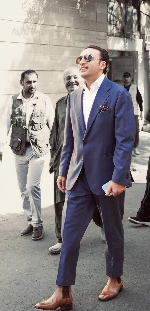 banbhan_raza's tweet image. اس نوجوان نے اپنی محنت، جذبے اور قابلیت سے پورے ملک میں پاکستان کا نام روشن کردیا! 🇵🇰
ہمیں آپ پر فخر ہے! 💚
#BbzAgainstModi 
#امن_کا_سفیر_بلاول
#ProudPakistani #PakistanZindabad #YouthPower 
@BBhuttoZardari