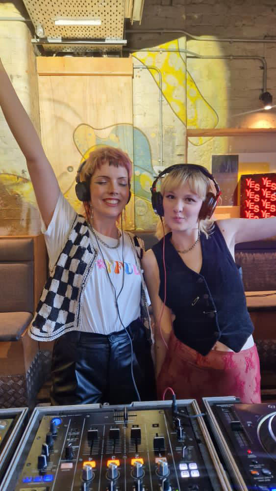 +++ IS THIS IT?, 6th June +++

IS THIS IT? is a local radio show that highlights the grassroots scene and is dedicated to supporting upcoming artists returns to N&amp;D on June 6th courtesy of Manchester creatives, Iona Jackman Hart and Martha Kelly.