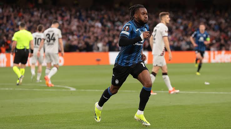 🔄 (LOOKMAN): Hansi Flick sees Lookman as an attractive and financially viable option to strengthen the wing.

While his price tag is uncertain, Italian sources mention €60 million, though others suggest it could be closer to €30 million as Lookman’s contract runs until June