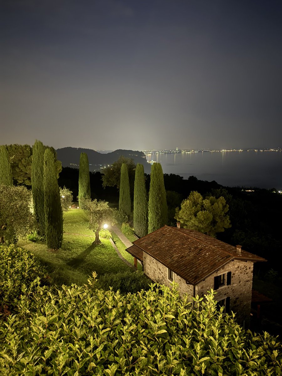 Toet82's tweet image. Garda appreciation tweet 🇮🇹😍