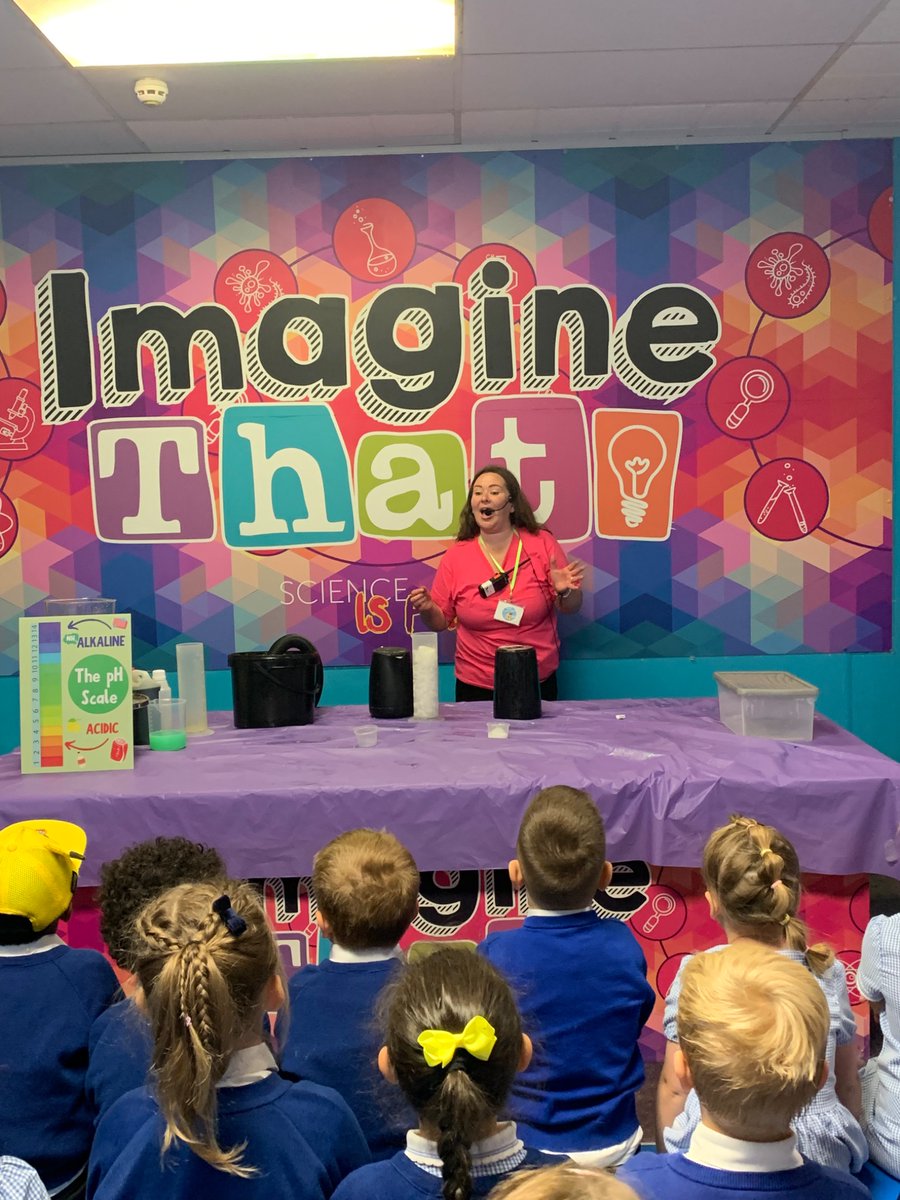 stphilipsrc's tweet photo. Reception are having the best day!! We have been exploring dry ice, bubbles and snow! We have just made our very own pot of snow and slime and are now enjoying our yummy lunches! #StPhilipsEYFS #StPhilipsScience @imaginethatliv https://t.co/m1rkwwPXx0