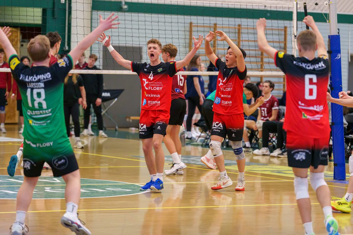 Reehnen's tweet image. Some pics (I’m 4) from my last Volleyball tournament! (Dad in 4th pic next to the white hair guy)