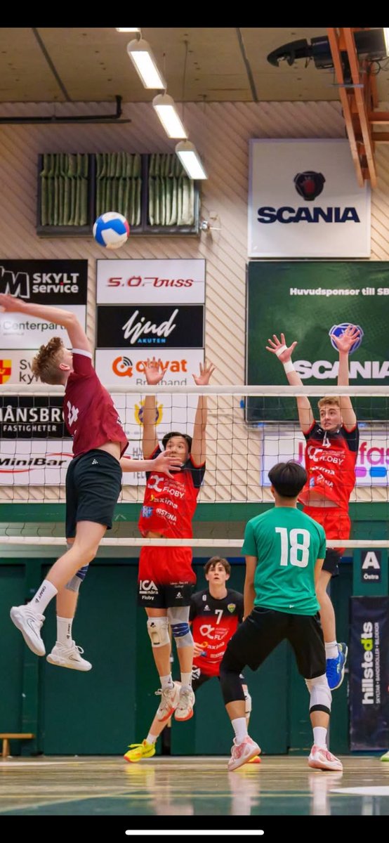 Reehnen's tweet image. Some pics (I’m 4) from my last Volleyball tournament! (Dad in 4th pic next to the white hair guy)