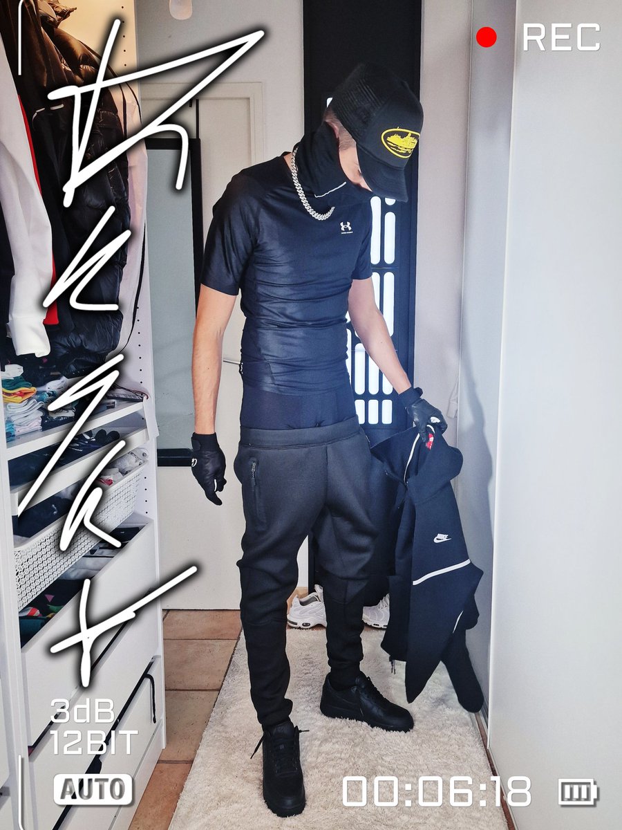 Enjoy sagging low with the AF1 👖👟
#sag #sagg #sagger #gaysneaker #saggingthugs #sagging