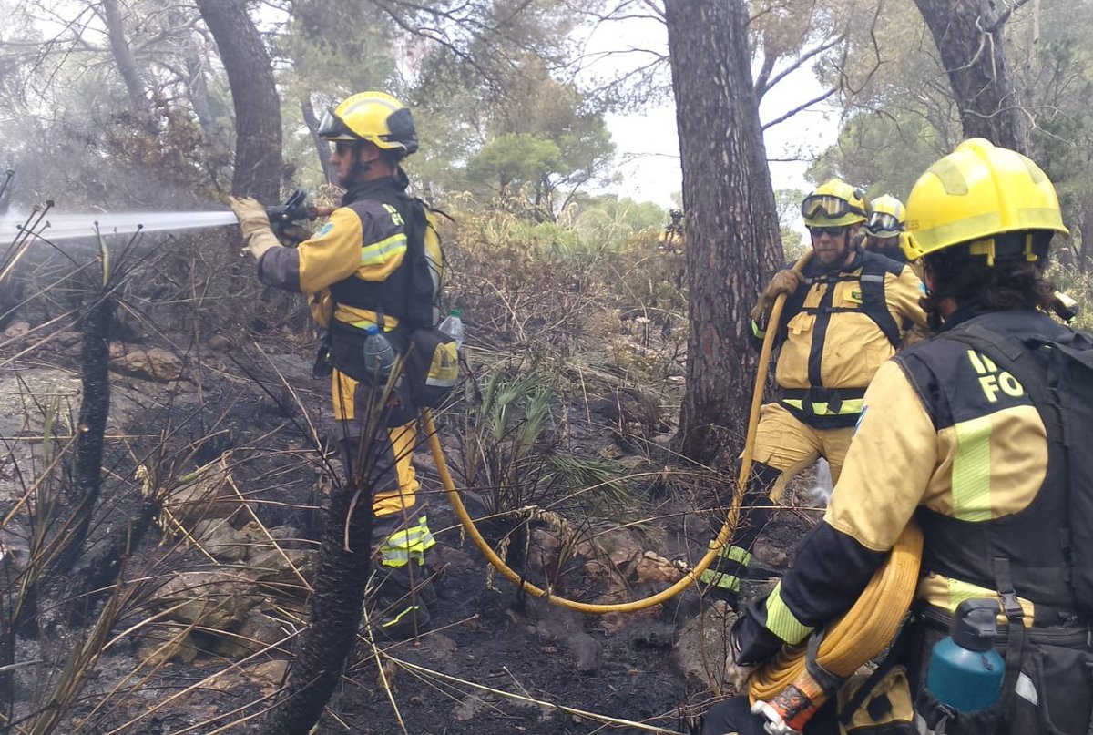 Conselleria d'Agricultura, Pesca i Medi Natural (@agriculturagoib) on Twitter photo Incendi forestal #IFCalaRajada
Estable 13:20
Gravetatpotencial 0
Afectades aprox. 0,16 ha de pinar
Mitjans d'<a href="/AgriculturaGOIB/">Conselleria d'Agricultura, Pesca i Medi Natural</a> actuant: 4 mitjans aeris, 4 autobombes, 27 brigadistes, 2 tècnics, 4 AMA
#Capdepera #Mallorca Incendi forestal #IFCalaRajada
Estable 13:20
Gravetatpotencial 0
Afectades aprox. 0,16 ha de pinar
Mitjans d'<a href="/AgriculturaGOIB/">Conselleria d'Agricultura, Pesca i Medi Natural</a> actuant: 4 mitjans aeris, 4 autobombes, 27 brigadistes, 2 tècnics, 4 AMA
#Capdepera #Mallorca