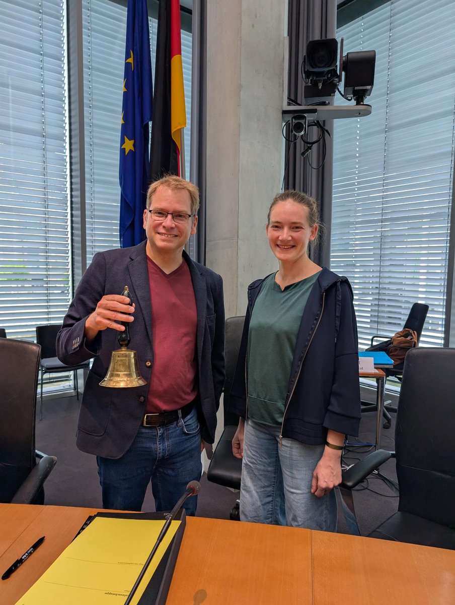 Lorenz Gösta Beutin ☮️ Нет войне! (@lgbeutin) on Twitter photo Heute nach meiner Wahl zum Vorsitzenden des Umwelt- und Klimaausschusses des Bundestages meien erste richtige Sitzung geleitet. Und meine Genossin Violetta Bock macht die Obfrau für unsere Fraktion <a href="/dielinkebt/">Die Linke im Bundestag</a> ☀️ Die Zeiten ändern sich 😊
#DieLinke #Bundestag Heute nach meiner Wahl zum Vorsitzenden des Umwelt- und Klimaausschusses des Bundestages meien erste richtige Sitzung geleitet. Und meine Genossin Violetta Bock macht die Obfrau für unsere Fraktion <a href="/dielinkebt/">Die Linke im Bundestag</a> ☀️ Die Zeiten ändern sich 😊
#DieLinke #Bundestag