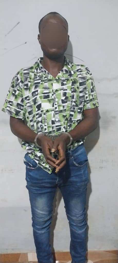 POLICE ARREST SUSPECT MAHAMA MEDI FOR MURDER AT AKUKUSO

The Eastern South Regional Police Command has arrested Awudu Mahama Medi in connection with the murder of Sido Musah at a mining site in Akukuso on 31st May, 2025.