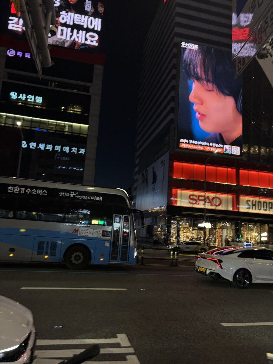 do0hyuckae's tweet photo. GUYS JUMPA FREAKING FINALLY 😭😭😭 https://t.co/ZV6XylbJhQ