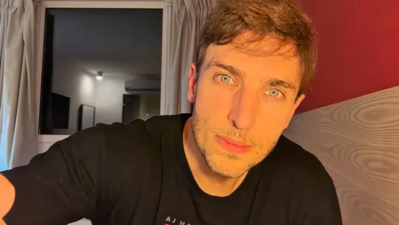 Quando o Leo Lins, porém, chega num palco e diz "o negro reclama que não tem emprego, mas quando era escravo nascia empregado e também reclamava", não tem nuance. Não é uma crítica ao discurso. É um escárnio ao negro. O alvo da piada é o negro. E isso é crime.
+