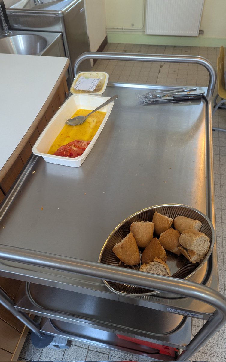 Cantine Struggle Tweet V2 tweet media