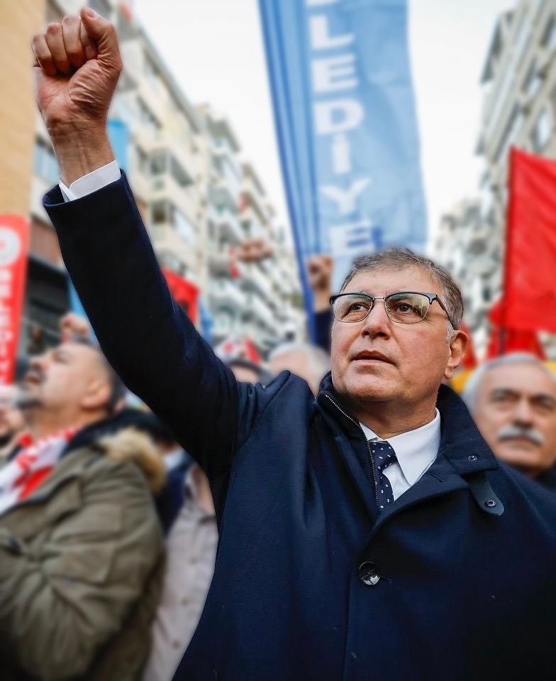 İzmir Büyükşehir Belediye Başkanı Cemil Tugay geri adım atmadı. 
sendika teklifi kabul etti.
#SONDAKİKA