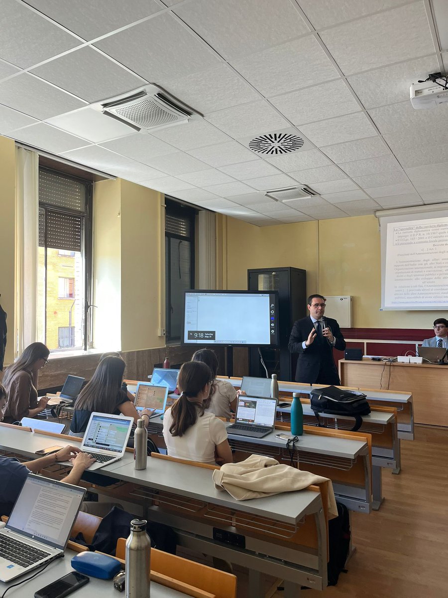 Lorenzo Trapassi (@lorenzotrapass1) on Twitter photo Sono sempre felice di parlare di #diplomazia con studentesse/studenti Stavolta, in occasione del #Master di #diritto amministrativo MIDA <a href="/SapienzaRoma/">Sapienza Università di Roma</a> al centro del confronto abbiamo messo le regole giuridiche che consentono alla #Farnesina🇮🇹di dare servizi a cittadini e #imprese Sono sempre felice di parlare di #diplomazia con studentesse/studenti Stavolta, in occasione del #Master di #diritto amministrativo MIDA <a href="/SapienzaRoma/">Sapienza Università di Roma</a> al centro del confronto abbiamo messo le regole giuridiche che consentono alla #Farnesina🇮🇹di dare servizi a cittadini e #imprese