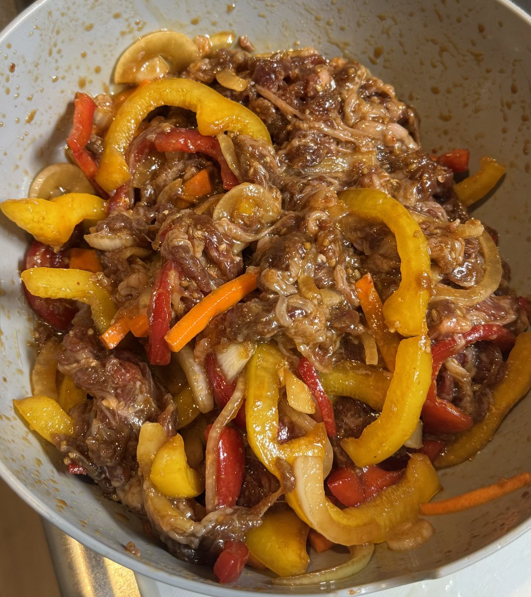 朝昼と山を駆け抜け、下山して牛肉を仕入れ、サムギョプサルを仕込む。最高の人生をやっております。