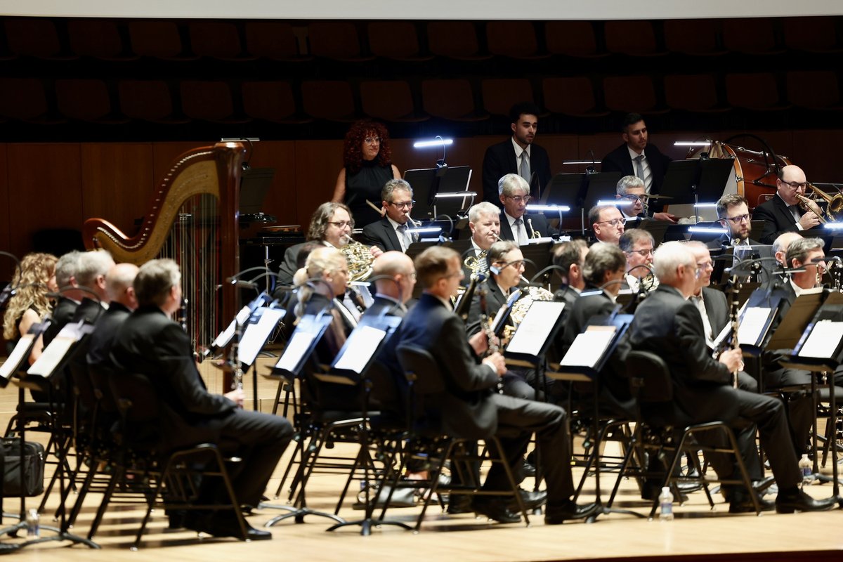 Presentación de los pasodobles oficiales de las Falleras Mayores de Valencia

#HablemosDeFallas
#HablemosDeFallasRadio
#HablemosDeFallasUltimasNoticias.

La noticia al completo en hablemosdefallas.es

hablemosdefallas.es/presentacion-d…

* Fotos:  Fotos: Fotofilmax - <a href="/JCF_Valencia/">Junta Central Fallera</a>
