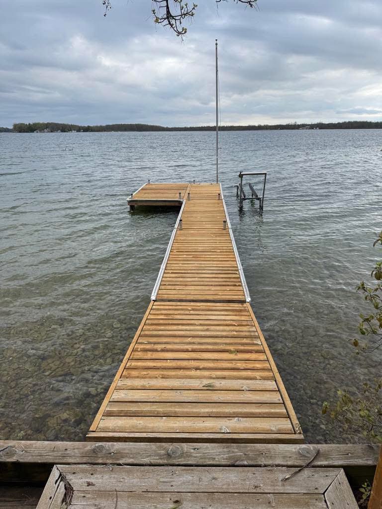 ccpml_inc's tweet photo. WORKSITE WEDNESDAY

This is a recent dock we installed in the Muskoka Lakes area.

Let us give you a hand installing your dock! Be ready for boating season!

👉 Book your summer project now! cottage_country@hotmail.com

#Muskoka #MuskokaLandscaping #MuskokaDockInstallation https://t.co/B5ewOVZWa1