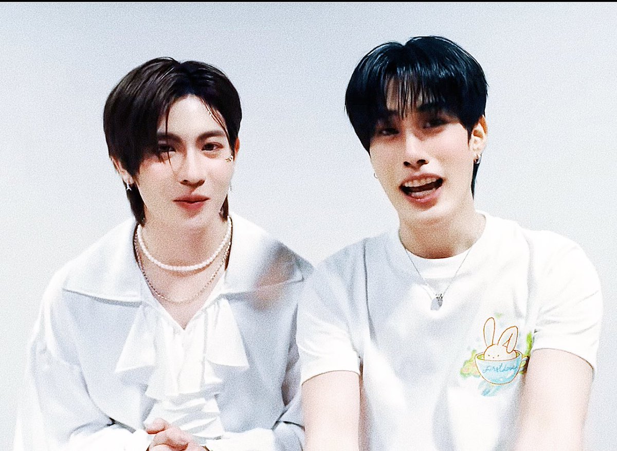 1stmunchk's tweet photo. 🦋;

     • 𝙡𝙪𝙘𝙠𝙮 𝙞𝙢 𝙞𝙣 𝙡𝙤𝙫𝙚 𝙬𝙞𝙩𝙝.......
                                𝙢𝙮 𝙗𝙚𝙨𝙩 𝙥𝙖𝙧𝙩𝙣𝙚𝙧 •

#BTSShowcaseFirstLove
#TLE_mtm #Firstone https://t.co/Rt1itaTQBx