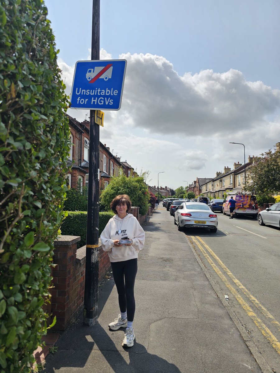 Busy day out listening to residents who are concerned that the HGV signage isn’t placed appropriately and that more road markings are needed to highlight the road is unsuitable for heavy goods vehicles. I’ll be  asking the council to look into improving signage and markings.