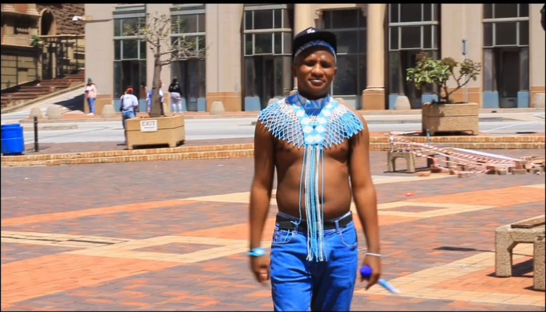 #Representer

Atshaaa pha! Mlando by Ntozonke, representing Qoboqobo.

#LunchTimeShandis #ItsToooomuuuch 🔥