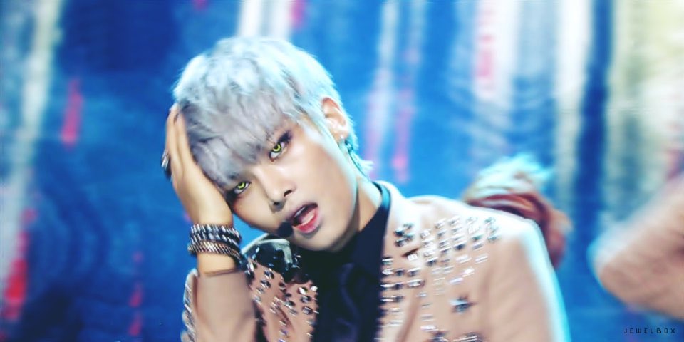 adoxrablex's tweet photo. 나는 왜 이 사진을 보면 회색머리 걔 가 생각나지 https://t.co/GrGpm7qsDu