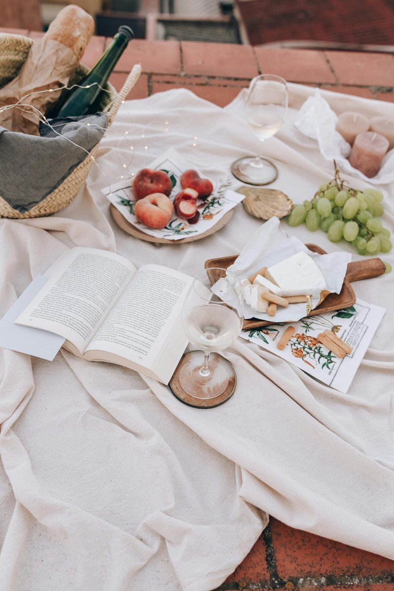 Coldarmy96's tweet image. So excited to meet some fellow bookworms at the LA book club meeting tonight!  📚  What are you guys reading lately? #bookclub #LosAngeles #readingfc