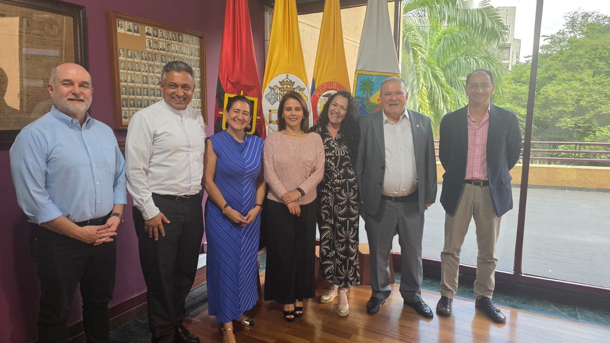 Sede Medellín UNAL (@medellinunal) on Twitter photo 👩🏫 De la mano de la <a href="/GobAntioquia/">Gobernación de Antioquia</a> y su <a href="/SecEducacionAnt/">Secretaría de Educación de Antioquia</a>, las universidades que conformamos el G8 ratificamos nuestro compromiso e interés para continuar el trabajo mancomunado por la educación superior de calidad en el Departamento y cada una de sus regiones.
#UNALMedellín 👩🏫 De la mano de la <a href="/GobAntioquia/">Gobernación de Antioquia</a> y su <a href="/SecEducacionAnt/">Secretaría de Educación de Antioquia</a>, las universidades que conformamos el G8 ratificamos nuestro compromiso e interés para continuar el trabajo mancomunado por la educación superior de calidad en el Departamento y cada una de sus regiones.
#UNALMedellín