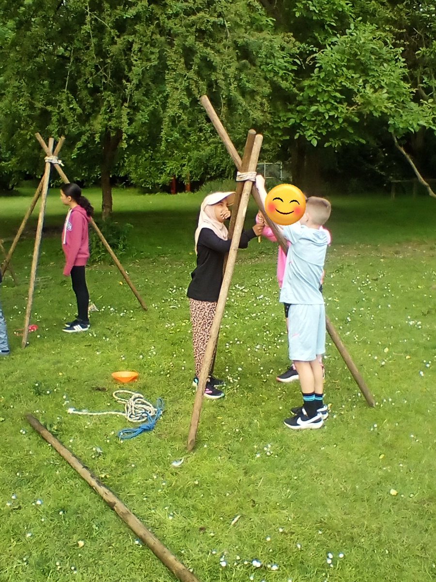 We have been learning how to build trebuchets this morning! We then had to aim for different  targets to score points 🎯