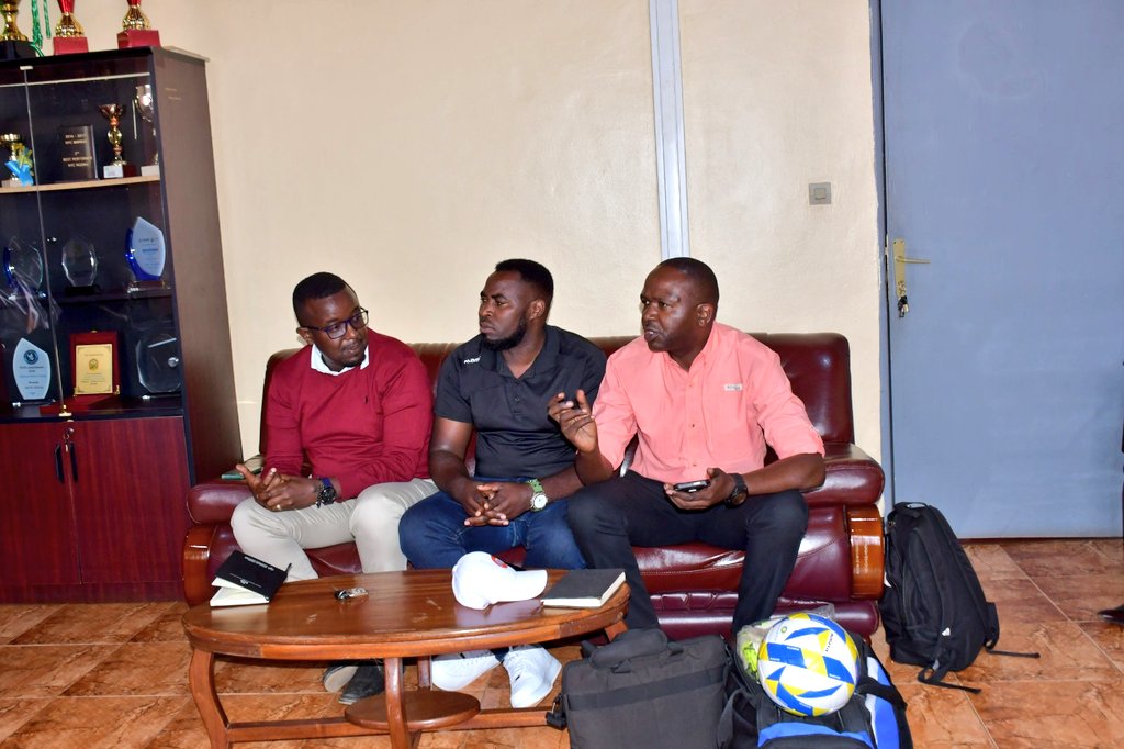 Ngoma District (@ngomadistrict) on Twitter photo Uyu munsi,Umuyobozi w'Akarere <a href="/NIYONAGIRANath2/">๐ต๐ฐ๐๐ถ๐ต๐จ๐ฎ๐ฐ๐น๐จ ๐ต๐๐๐๐๐๐๐</a> yakiriye umufatanyabikorwa muri siporo Rwema Energy sports Company Ltd bagaragaza ibyo bifuza gukorera mu Karere,kuzamura impano z'abakiri bato,ubufatanye n'ikipe ya <a href="/etoile_fc/">ETOILE DE L'EST FC</a> no gukomeza kuzamura iterambere rya Siporo muri rusange Uyu munsi,Umuyobozi w'Akarere <a href="/NIYONAGIRANath2/">๐ต๐ฐ๐๐ถ๐ต๐จ๐ฎ๐ฐ๐น๐จ ๐ต๐๐๐๐๐๐๐</a> yakiriye umufatanyabikorwa muri siporo Rwema Energy sports Company Ltd bagaragaza ibyo bifuza gukorera mu Karere,kuzamura impano z'abakiri bato,ubufatanye n'ikipe ya <a href="/etoile_fc/">ETOILE DE L'EST FC</a> no gukomeza kuzamura iterambere rya Siporo muri rusange
