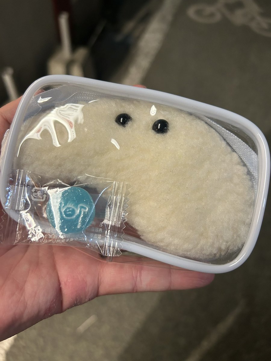 myoga_30's tweet photo. ほぼミリしら状態で行ったけど楽しかった！
飴ちゃん懐に入ってきてゲットした✌️
下に落ちたヤツも2個くらい拾ったけど隣の人にわけわけした😊

いい曲めちゃくちゃあったから家帰って聴き直そう😌

それにしてもにしなさん可愛かったねすごく。

#にしな
#MUSIC2 https://t.co/HFXrNRwv9t