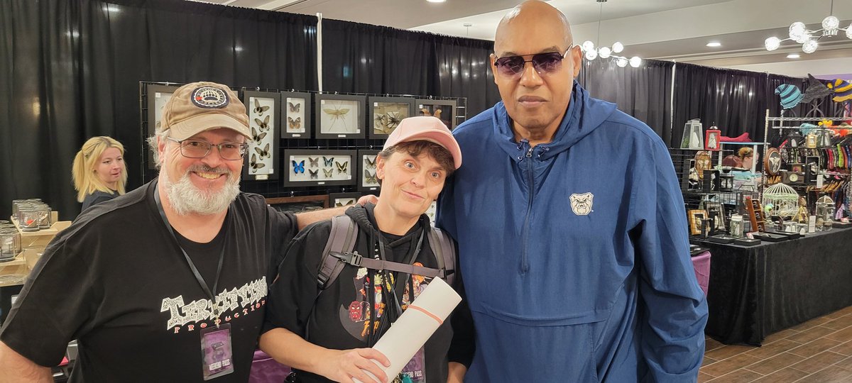 Thomas Sutherland - My Cat Owns Me ❤️🐈‍⬛️ tweet media